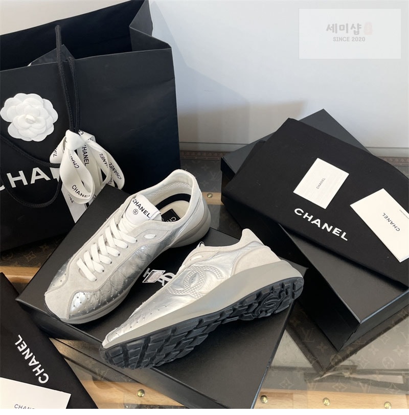 C H A N E L 샤넬 25C CC로고 스니커즈 화이트 신발 16번 이미지