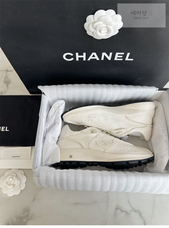 C H A N E L 샤넬 25 크루즈 스니커즈 신발 5번 이미지