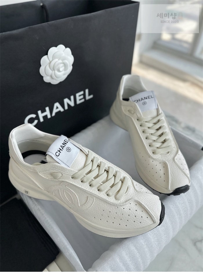C H A N E L 샤넬 25 크루즈 스니커즈 신발 8번 이미지