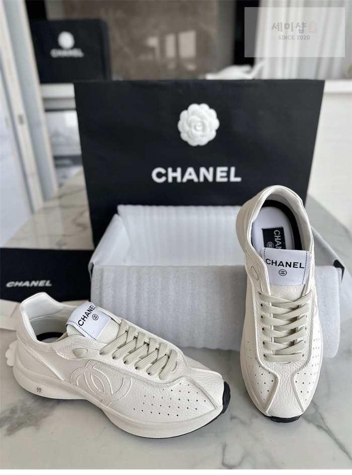 C H A N E L 샤넬 25 크루즈 스니커즈 신발 5번 이미지