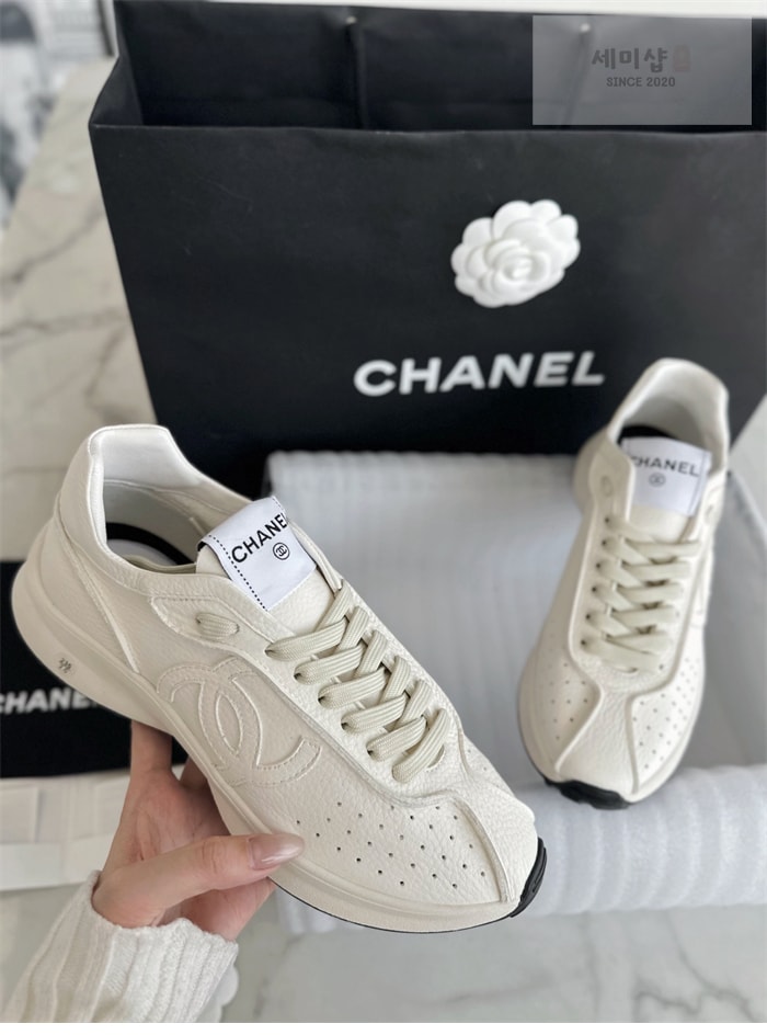 C H A N E L 샤넬 25 크루즈 스니커즈 신발 8번 이미지