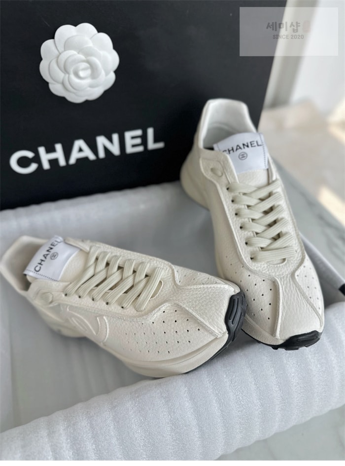 C H A N E L 샤넬 25 크루즈 스니커즈 신발 10번 이미지