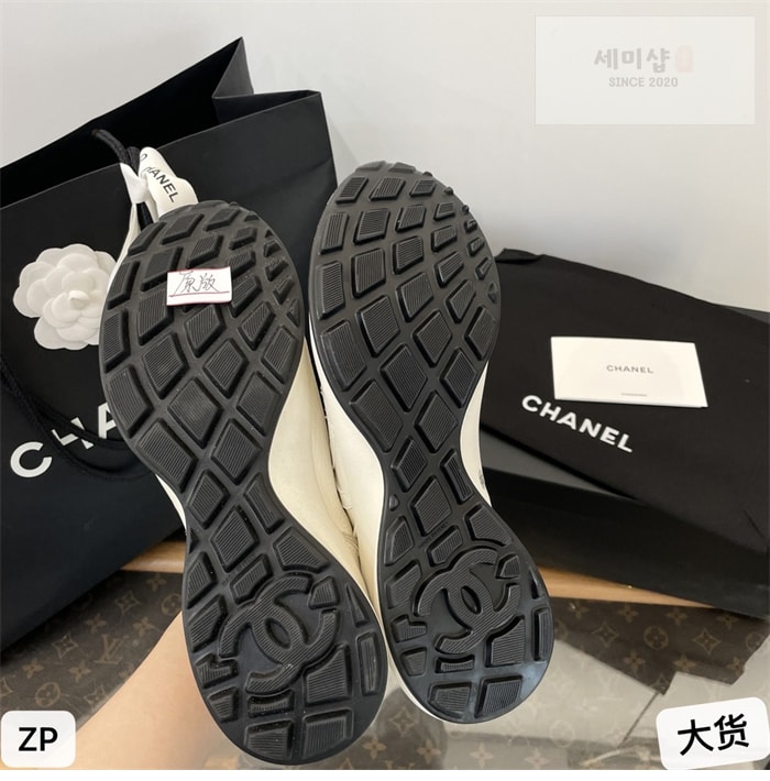 C H A N E L 샤넬 25 크루즈 스니커즈 신발 24번 이미지