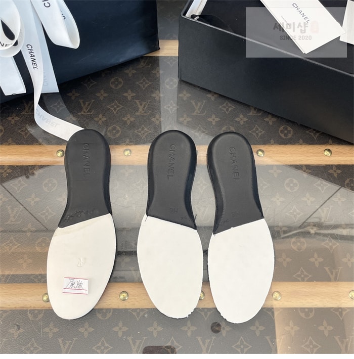 C H A N E L 샤넬 25 크루즈 스니커즈 신발 25번 이미지