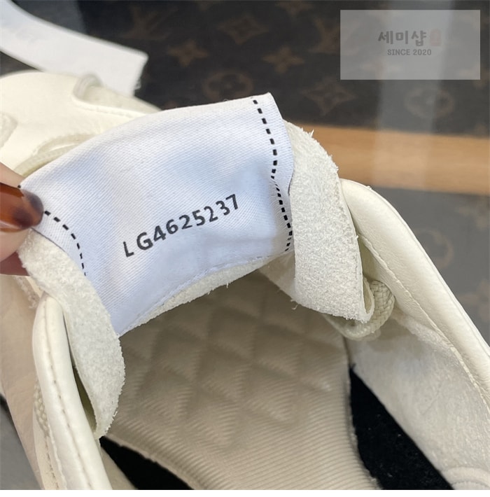 C H A N E L 샤넬 25 크루즈 스니커즈 신발 30번 이미지