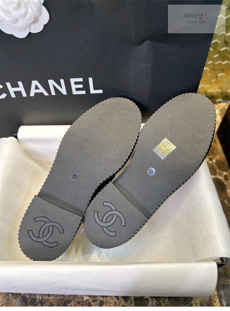 C H A N E L 샤넬 25 크루즈 컬렉션 로퍼 신발 24번 이미지