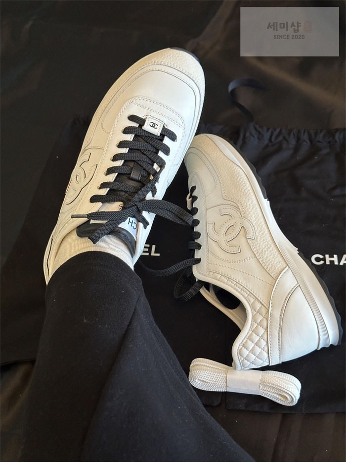 C H A N E L 샤넬 25 CC로고 스니커즈 검흰 화이트 신발 3번 이미지