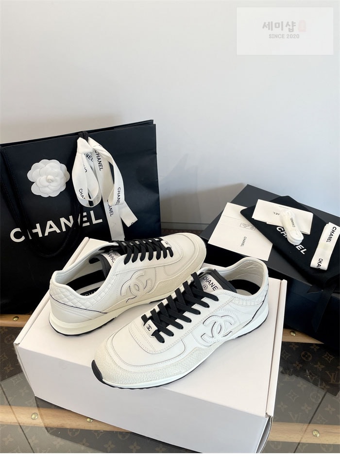 C H A N E L 샤넬 25 CC로고 스니커즈 검흰 화이트 신발 11번 이미지