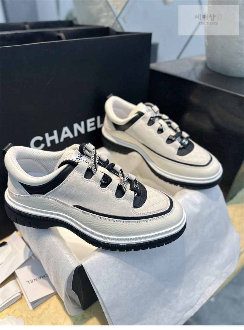 C H A N E L 샤넬 25c 스니커즈 화이트 신발 22번 이미지