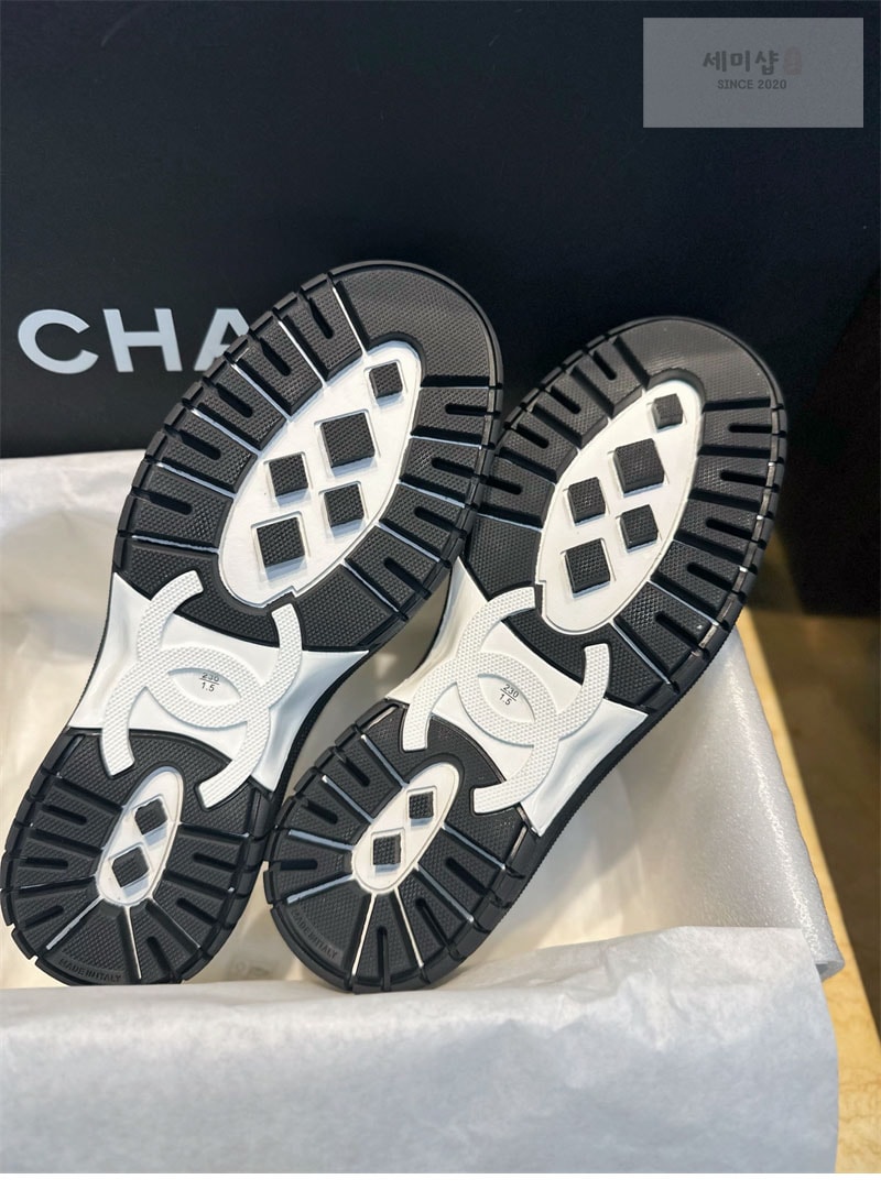C H A N E L 샤넬 25c 스니커즈 화이트 신발 2번 이미지