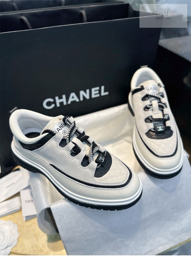 C H A N E L 샤넬 25c 스니커즈 화이트 신발 7번 이미지