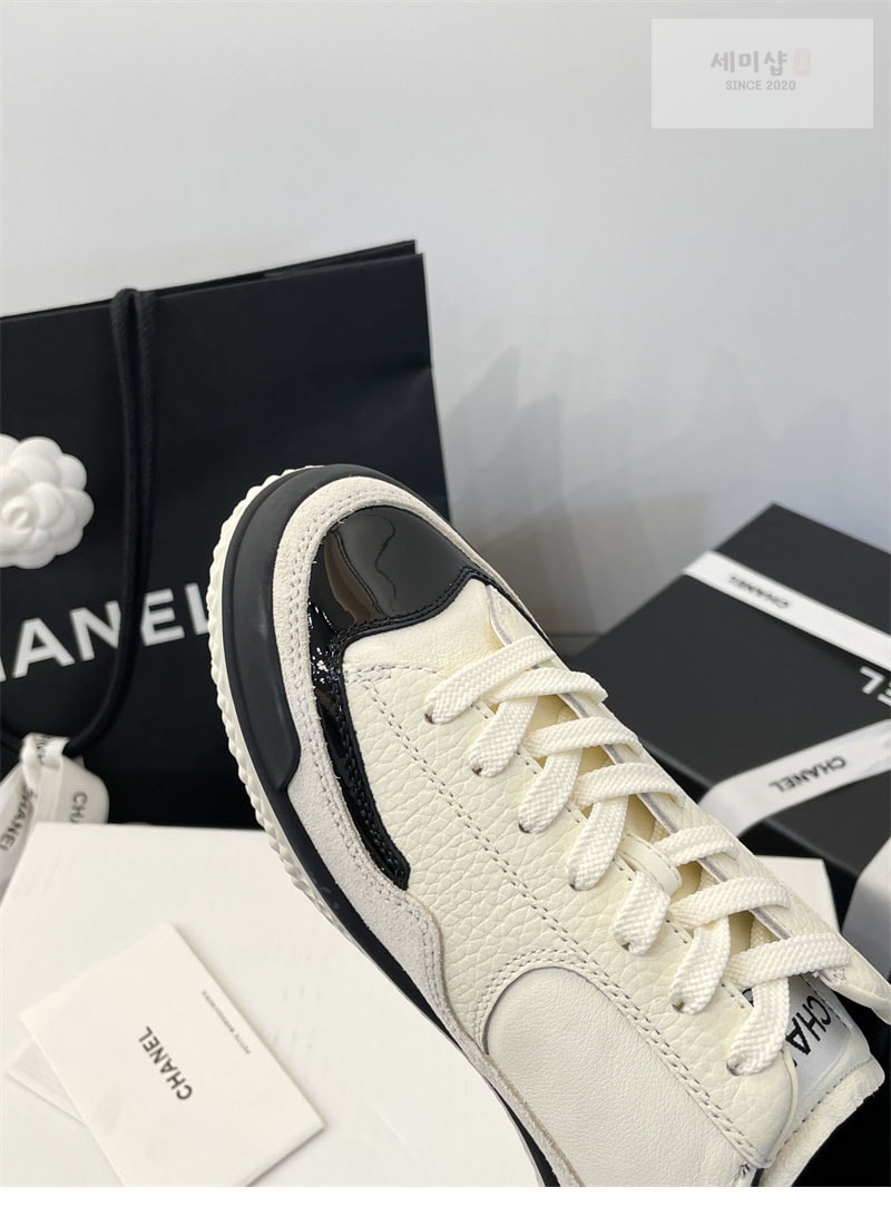 C H A N E L 샤넬 25k CC로고 스니커즈 신발 15번 이미지