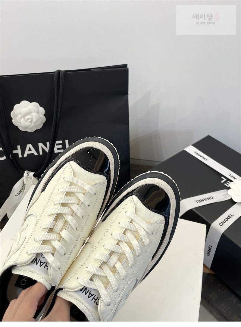 C H A N E L 샤넬 25k CC로고 스니커즈 신발 20번 이미지