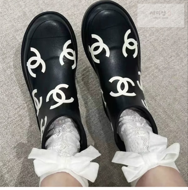 C H A N E L 샤넬 CC로고 앵클 부츠 카우초크 블랙 화이트 신발 1번 이미지
