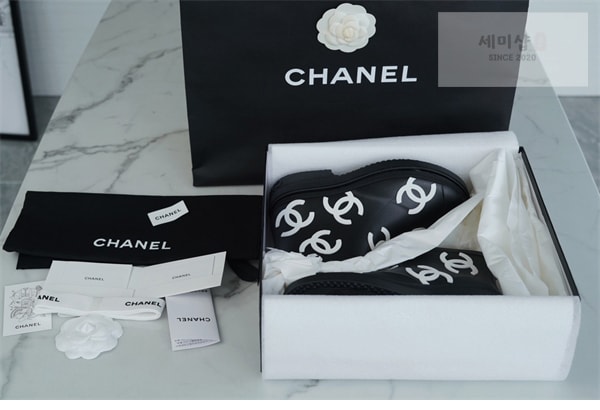 C H A N E L 샤넬 CC로고 앵클 부츠 카우초크 블랙 화이트 신발 17번 이미지