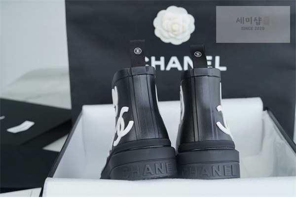 C H A N E L 샤넬 CC로고 앵클 부츠 카우초크 블랙 화이트 신발 6번 이미지