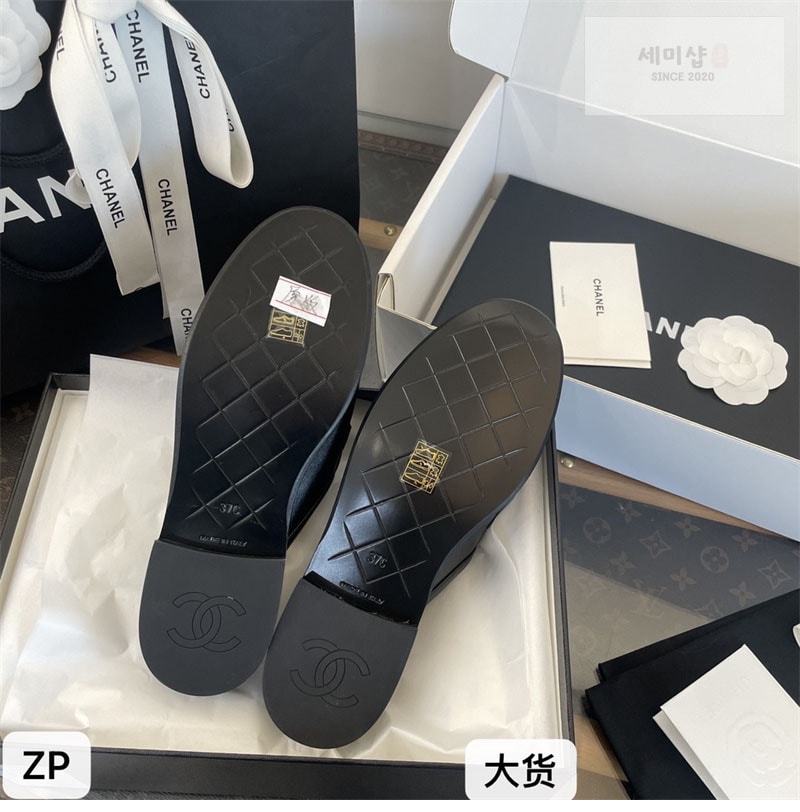 샤넬 샤넬 CC로고 턴락 뮬 블로퍼 신발 5번 이미지