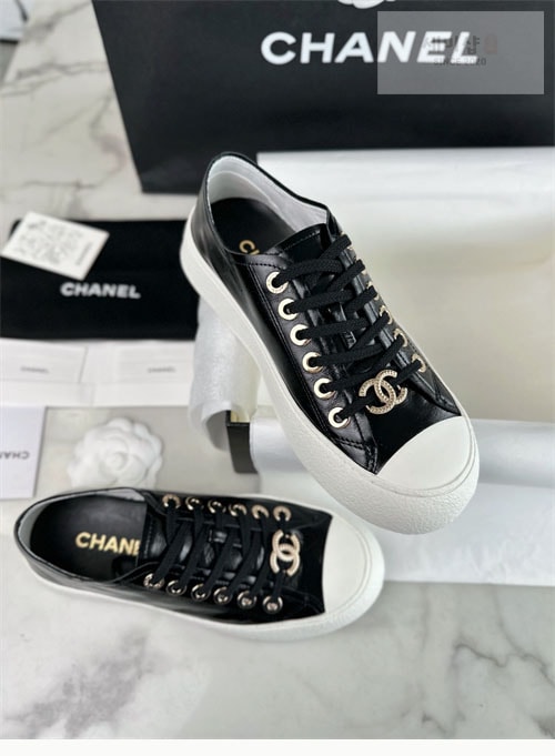 C H A N E L 샤넬 CC로고 화이트 금장 팬던트 플랫폼 스니커즈 신발 11번 이미지