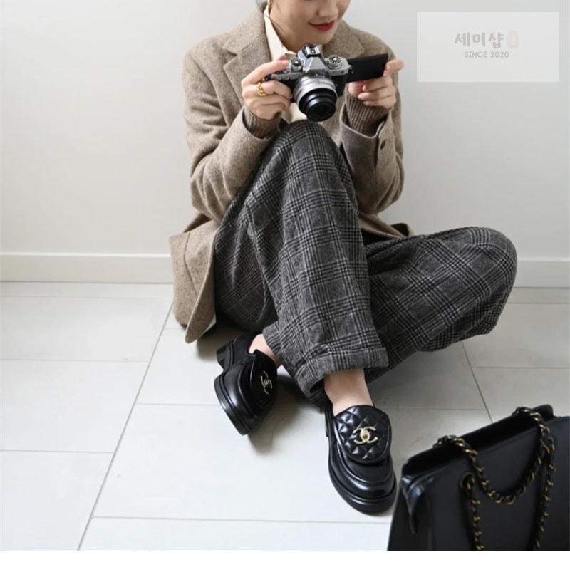 C H A N E L 샤넬 CC 로고 턴락 퀼팅 로퍼 신발 4번 이미지