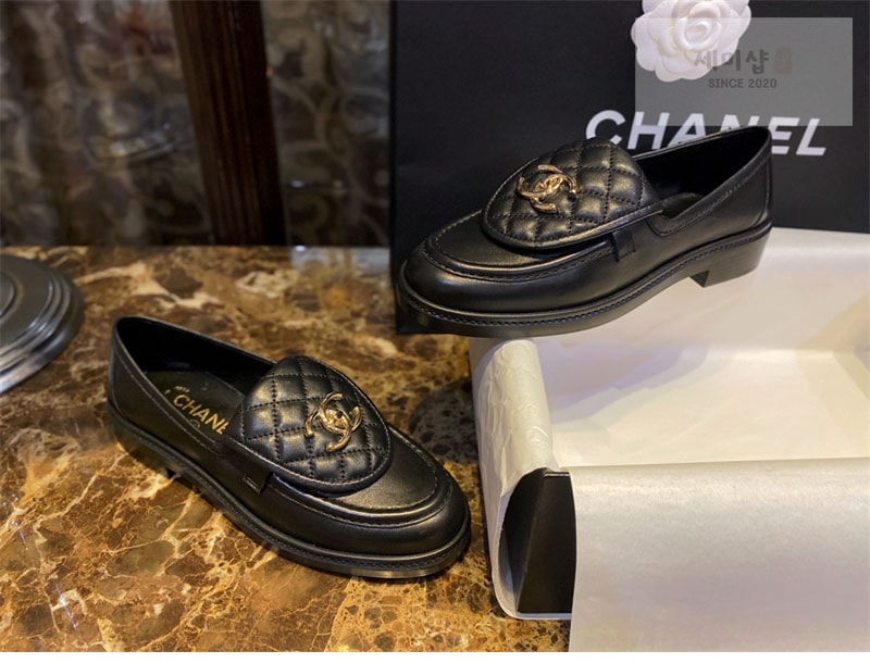 C H A N E L 샤넬 CC 로고 턴락 퀼팅 로퍼 신발 9번 이미지