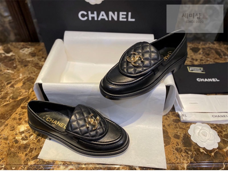 C H A N E L 샤넬 CC 로고 턴락 퀼팅 로퍼 신발 12번 이미지