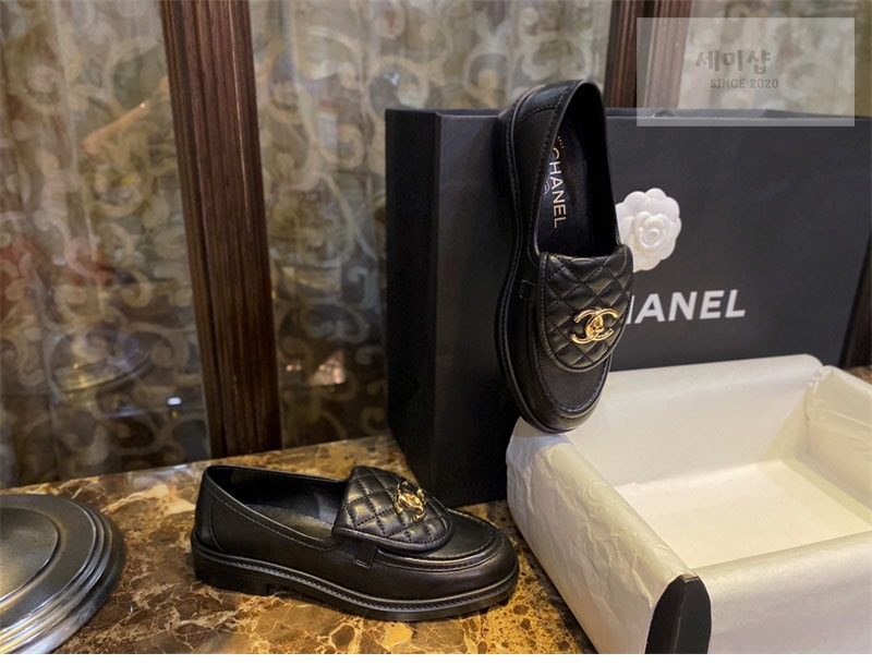 C H A N E L 샤넬 CC 로고 턴락 퀼팅 로퍼 신발 10번 이미지