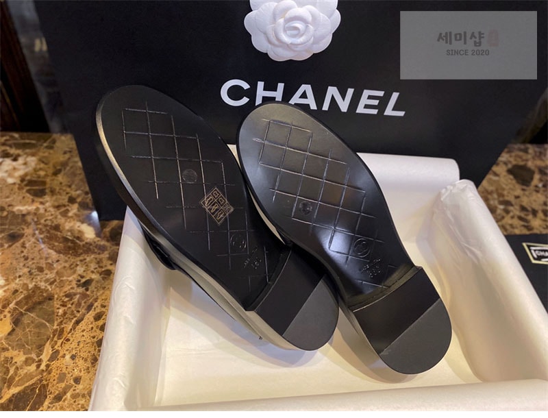 C H A N E L 샤넬 CC 로고 턴락 퀼팅 로퍼 신발 11번 이미지
