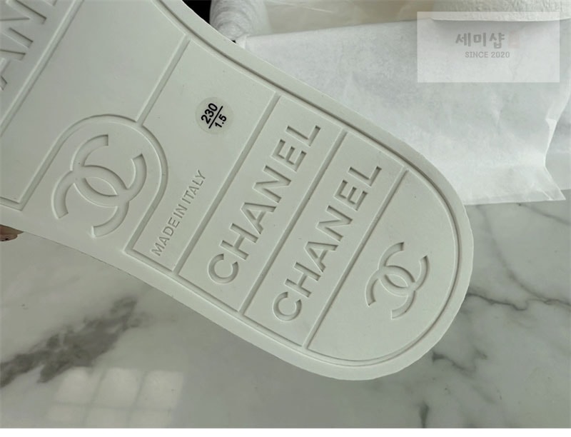 샤넬 샤넬 CC 로고 화이트 금장 팬던트 플랫폼 스니커즈 신발 16번 이미지