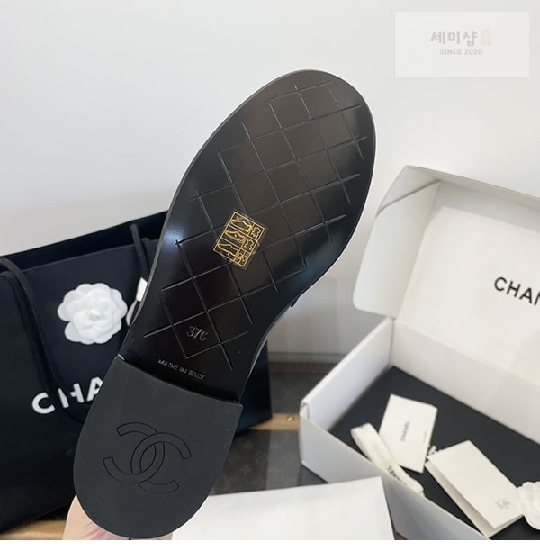 C H A N E L 샤넬 cc로고 턴락 퀼팅 모카신 로퍼 신발 3번 이미지