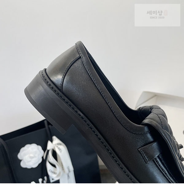 C H A N E L 샤넬 cc로고 턴락 퀼팅 모카신 로퍼 신발 4번 이미지