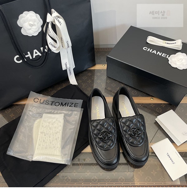 C H A N E L 샤넬 cc로고 턴락 퀼팅 모카신 로퍼 신발 10번 이미지