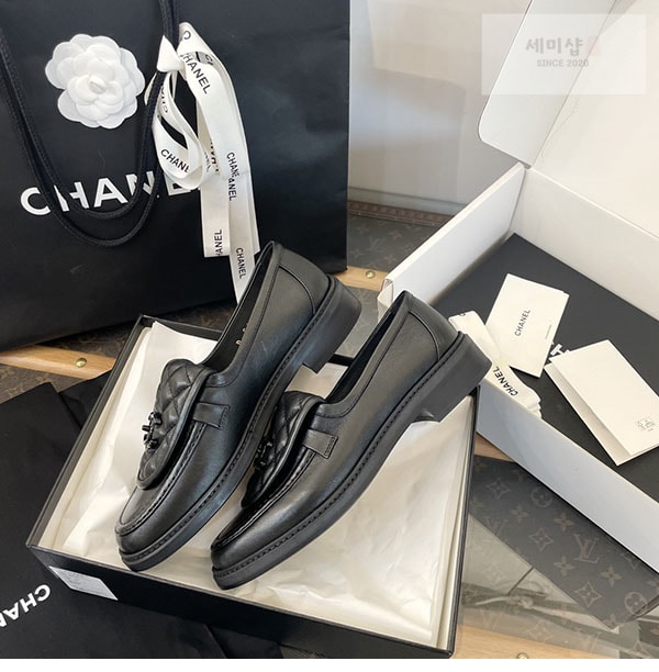 C H A N E L 샤넬 cc로고 턴락 퀼팅 모카신 로퍼 신발 13번 이미지