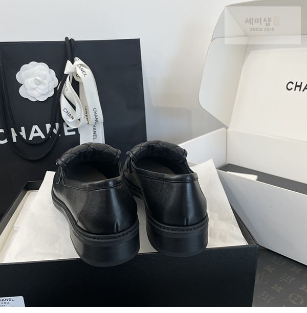 C H A N E L 샤넬 cc로고 턴락 퀼팅 모카신 로퍼 신발 16번 이미지