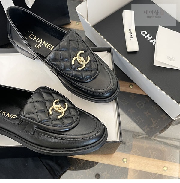 C H A N E L 샤넬 cc로고 턴락 퀼팅 모카신 로퍼 신발 2번 이미지
