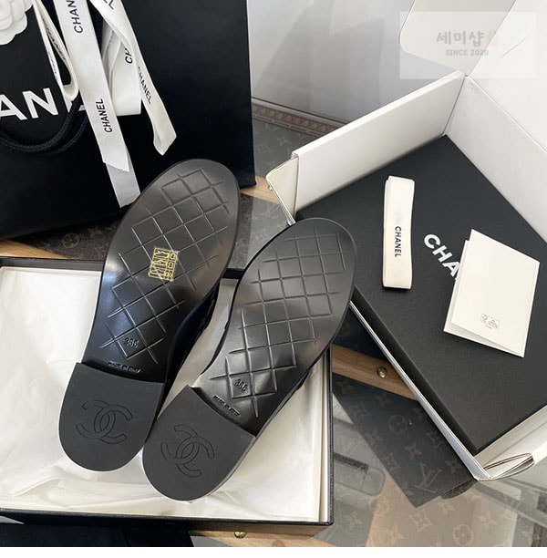 C H A N E L 샤넬 cc로고 턴락 퀼팅 모카신 로퍼 신발 10번 이미지