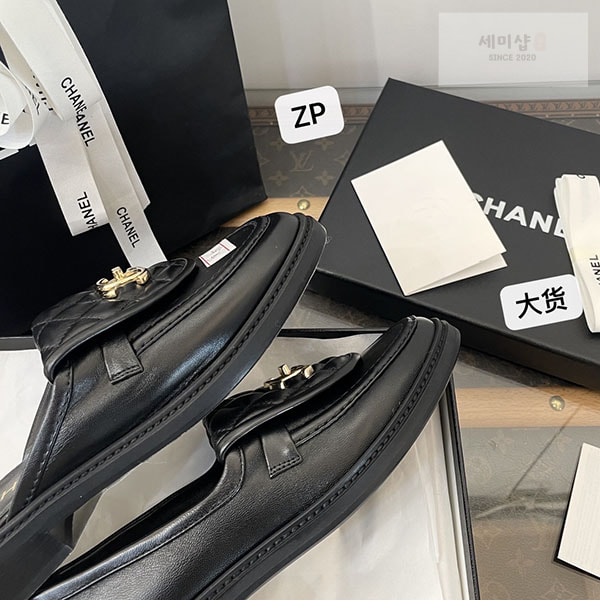C H A N E L 샤넬 cc로고 턴락 퀼팅 모카신 로퍼 신발 15번 이미지