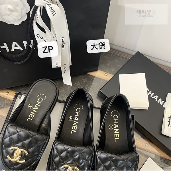 C H A N E L 샤넬 cc로고 턴락 퀼팅 모카신 로퍼 신발 18번 이미지