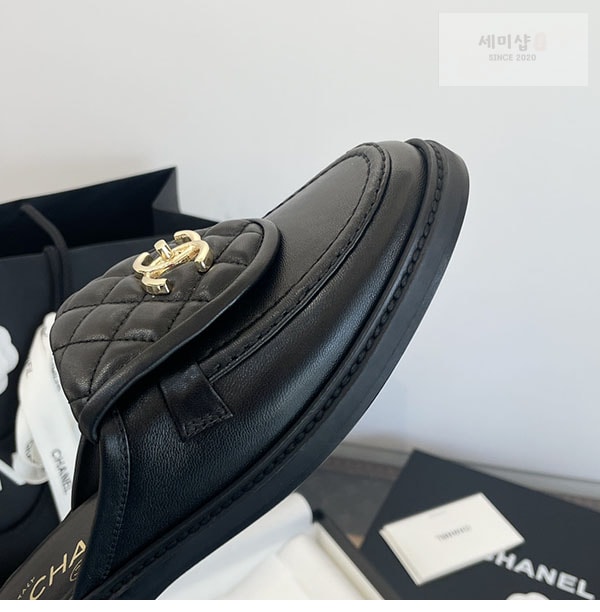 C H A N E L 샤넬 cc로고 턴락 퀼팅 모카신 뮬 신발 1번 이미지