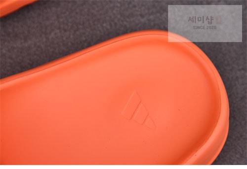 Adidas 아디다스 이지 슬라이드 “ADULTS” Yeezy Slide GZ0953 레플리카 3번 이미지 - 신발 | 세미샵 레플리카 사이트