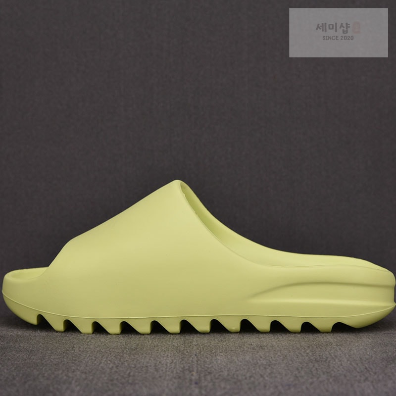 Adidas 아디다스 이지 슬라이드 “GLWGRN” Yeezy Slide GX6138 신발 3번 이미지