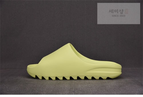 Adidas 아디다스 이지 슬라이드 “GLWGRN” Yeezy Slide GX6138 신발 1번 이미지