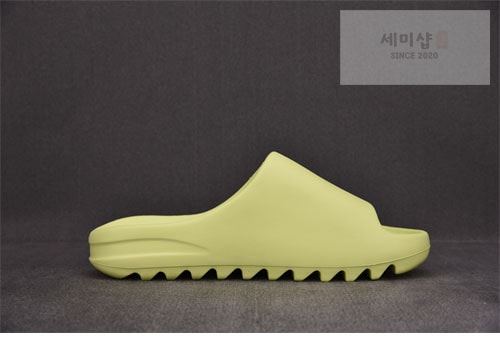 Adidas 아디다스 이지 슬라이드 “GLWGRN” Yeezy Slide GX6138 신발 2번 이미지