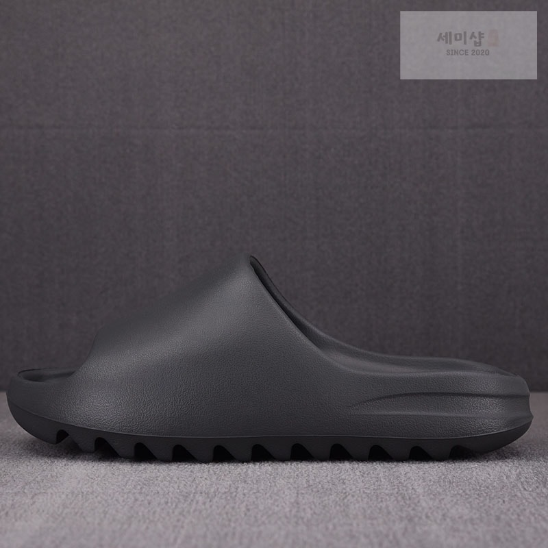 Adidas 아디다스 이지 슬라이드 “GRANIT” Yeezy Slide ID4132 신발 1번 이미지