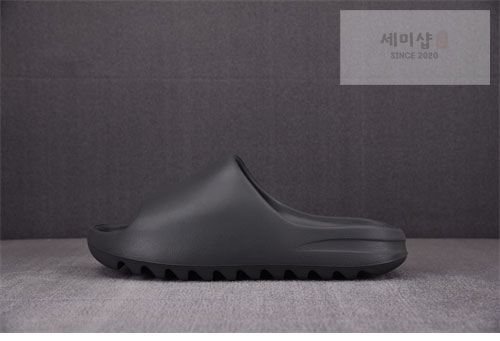 Adidas 아디다스 이지 슬라이드 “GRANIT” Yeezy Slide ID4132 신발 2번 이미지