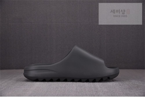 Adidas 아디다스 이지 슬라이드 “GRANIT” Yeezy Slide ID4132 신발 3번 이미지