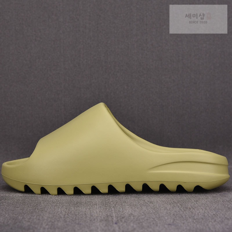 Adidas 아디다스 이지 슬라이드 “RESIN” Yeezy Slide FX0494 신발 2번 이미지