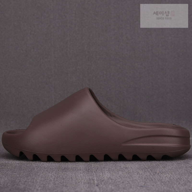 Adidas 아디다스 이지 슬라이드 “SOOT” Yeezy Slide G55495 신발 2번 이미지