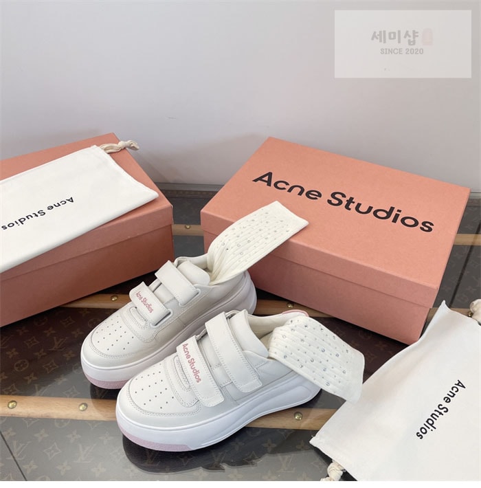 Acne Studios 아크네 24FW 벨크로 스트랩 통굽 스니커즈 신발 7번 이미지