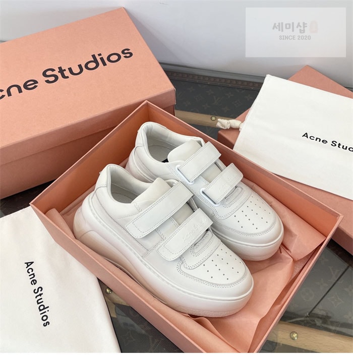 Acne Studios 아크네 24FW 벨크로 스트랩 통굽 스니커즈 신발 14번 이미지