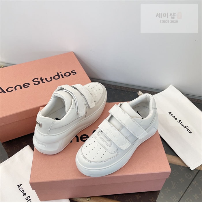 Acne Studios 아크네 24FW 벨크로 스트랩 통굽 스니커즈 신발 16번 이미지